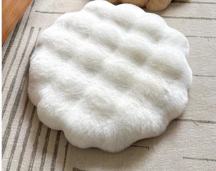 White Plush Round Cat Mat - Soft Faux Fur Sleeping Pad (40cm Diameter)