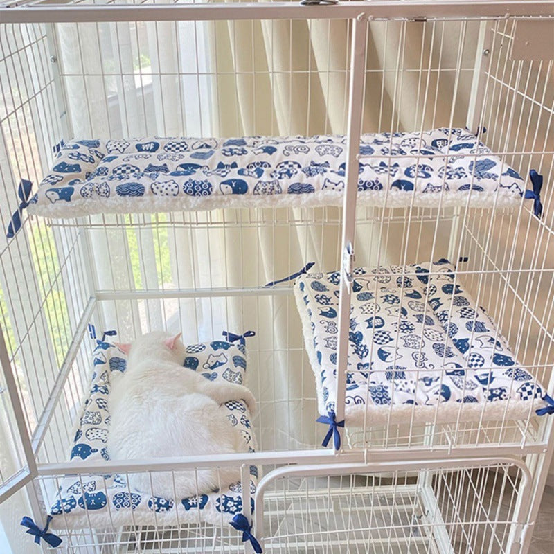 Tie-On Cat Cage Platform Pad - Blue cat pattern on white background (30x50cm)