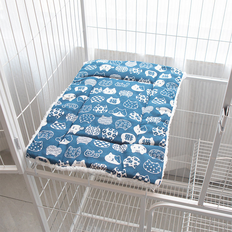 Tie-On Cat Cage Platform Pad - white cat pattern on Blue background (30x50cm)